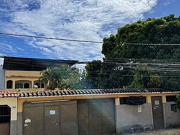 CASA COM 2 RESID�NCIAS NO RIO MARINHO